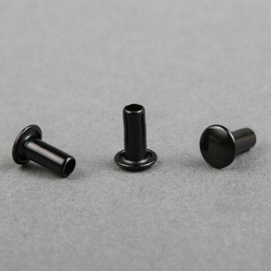 Rivet noir 4 x 9 x 7 mm, The Solution Shop